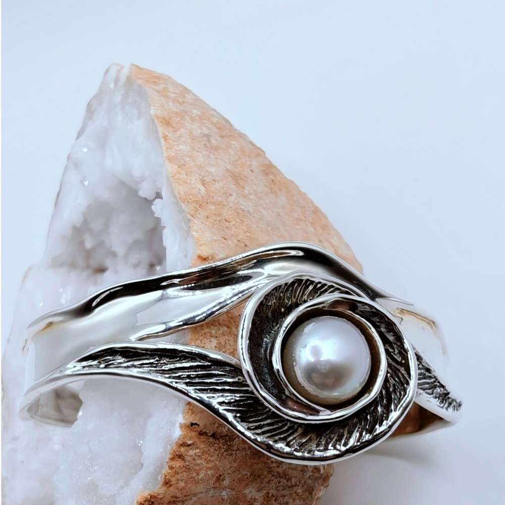 HG Israel 925 Sterling Silver Grey Pearl Swirl Textured‎ Cuff Bracelet.